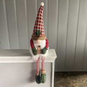 NWT-STUNNING- 31.5” Holiday Gnome Sitter Decor w/ a Wooden Joy Christmas Tree 🌲